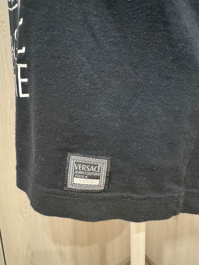TRICOU VERSACE ORIGINAL NUMAR DE SERIE MARIME M
