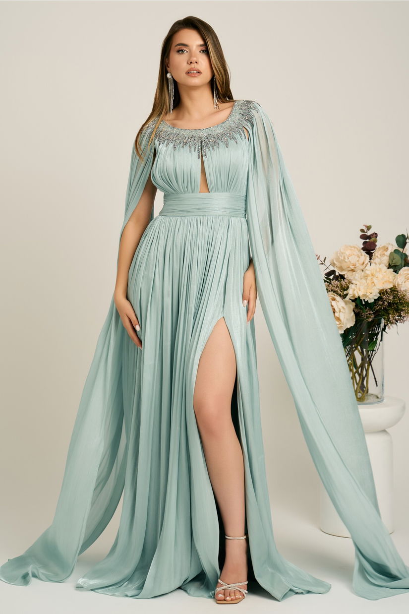 Rochie lunga verde mint din voal cu maneci ample si strasuri la decolteu