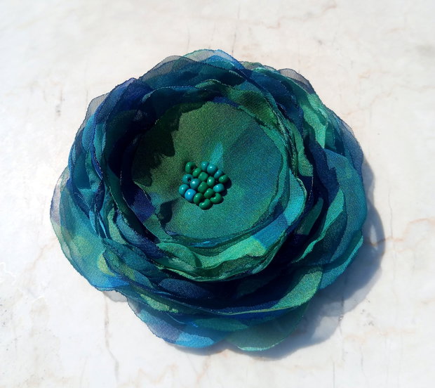 Broșă floare delicata verde albastra 11 cm