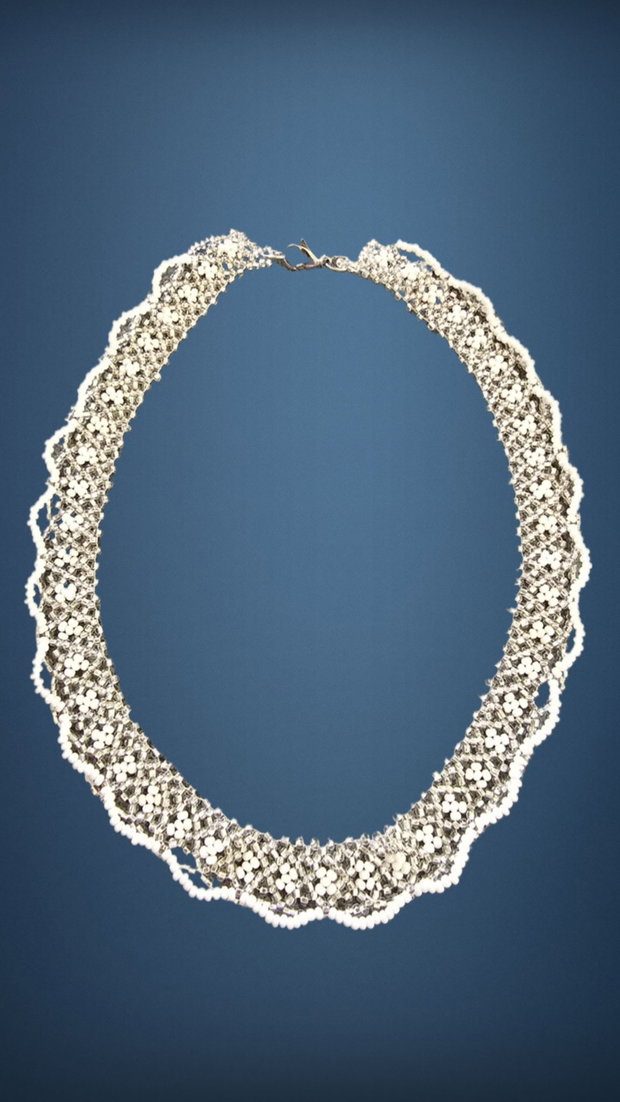 Colier traditional elegant din margele