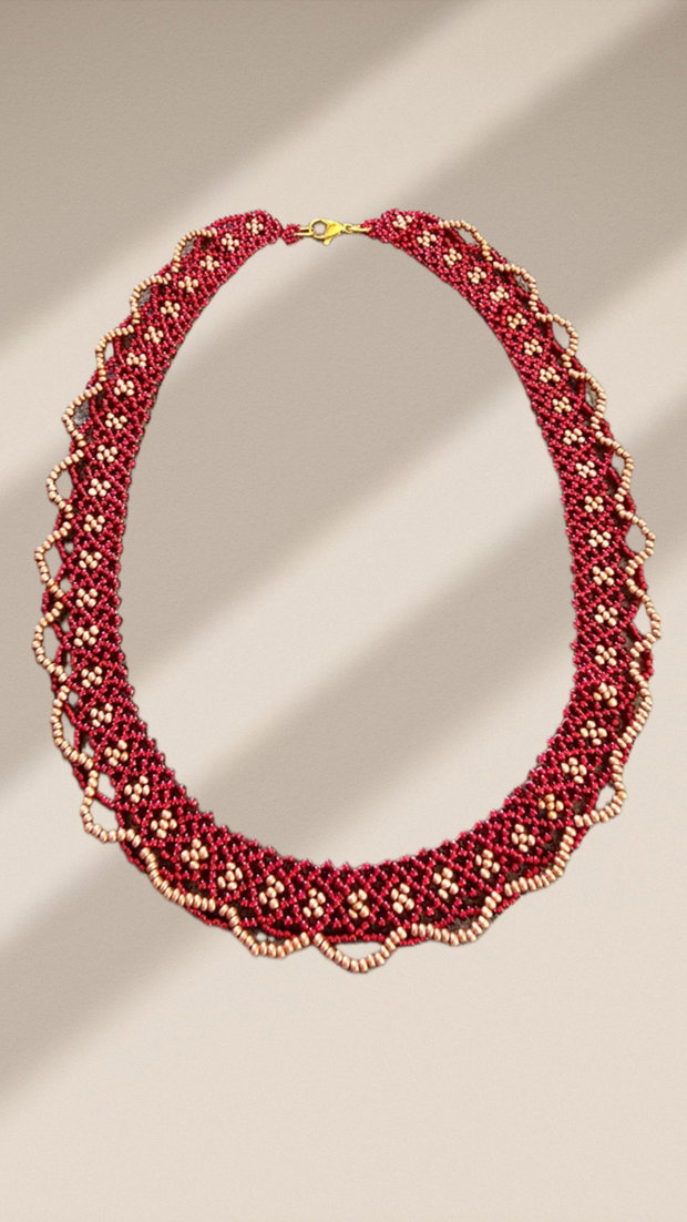 Colier traditional elegant din margele