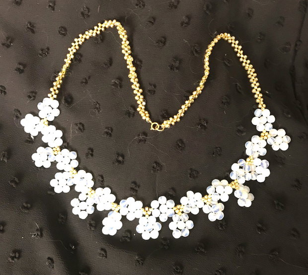 Colier/choker din margele opalit