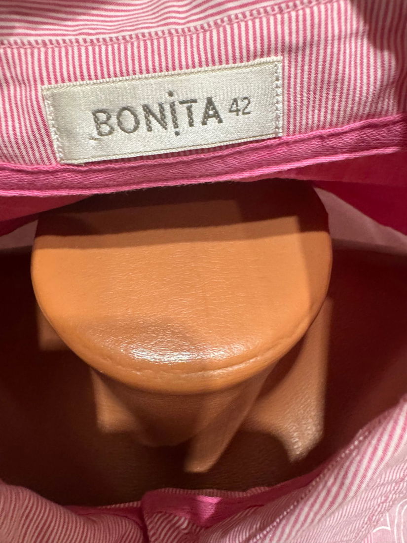 BLUZA SUPERBA  CU BRODERIE SI MARGELE NOUA MARIME 42