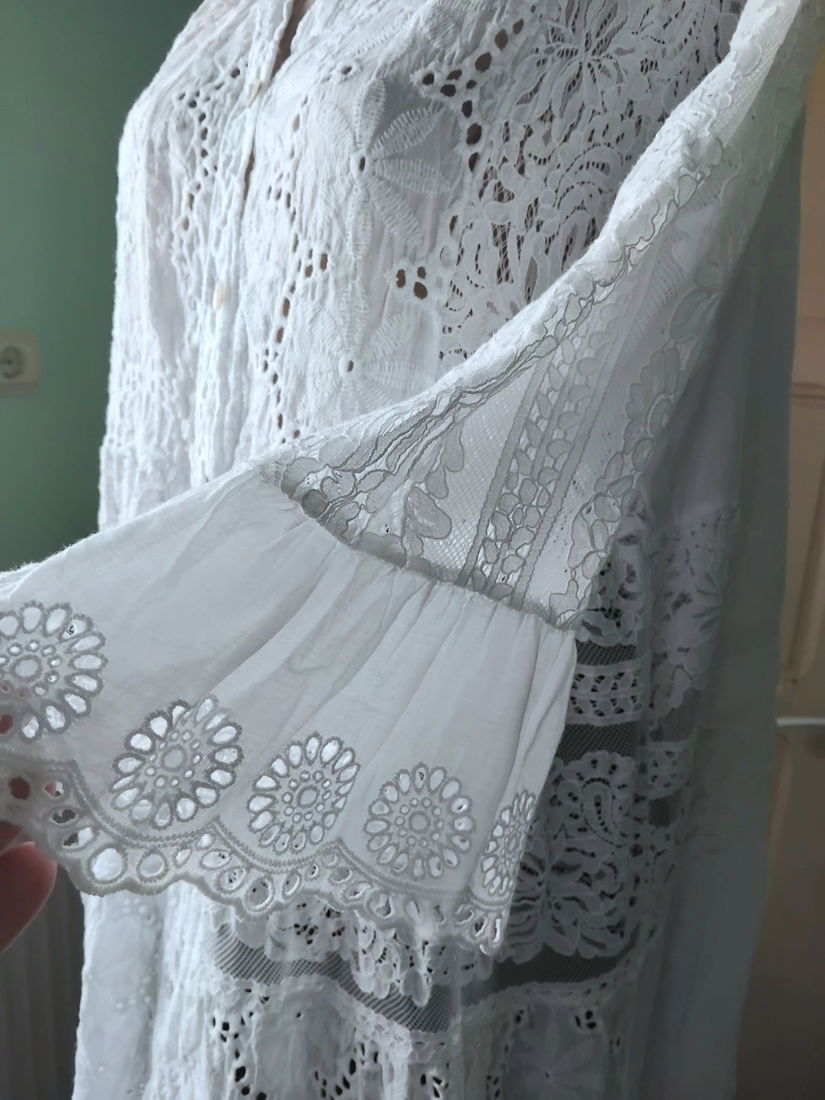 Rochie dantela si broderie