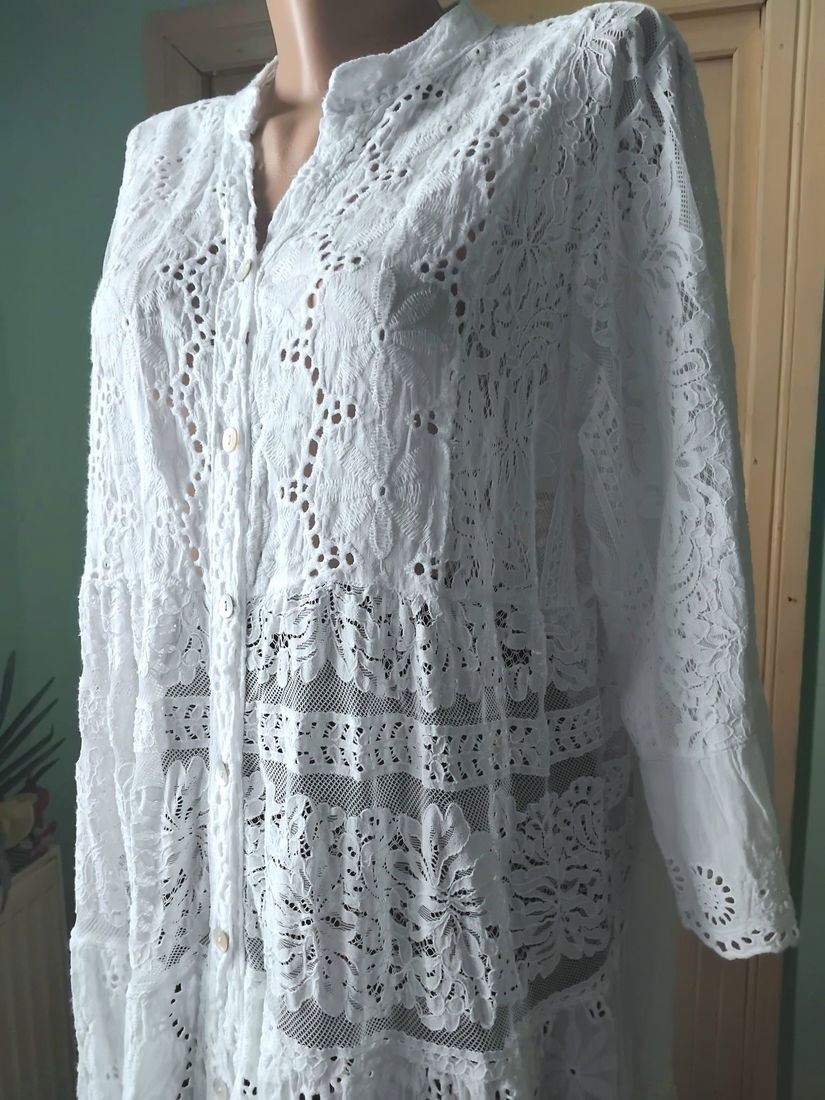 Rochie dantela si broderie
