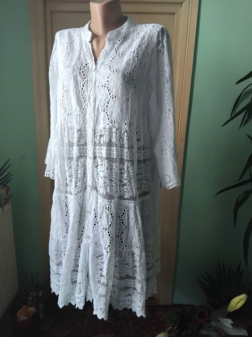 Rochie dantela si broderie