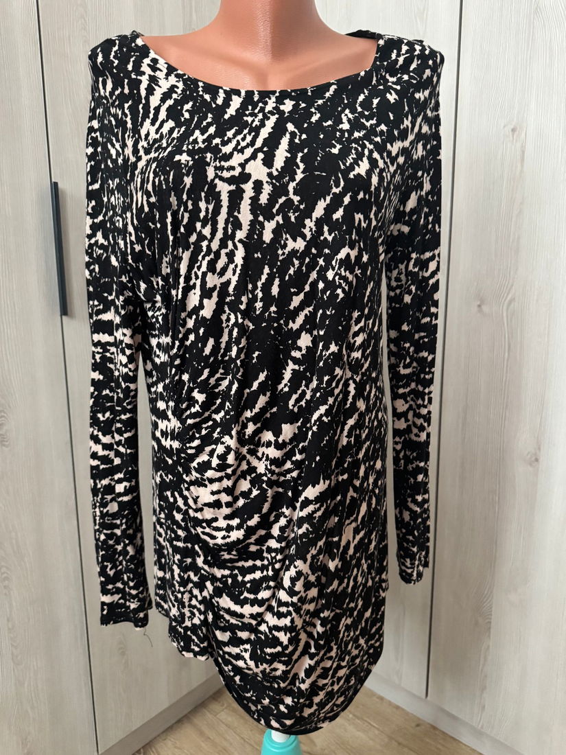 BLUZA DEOSEBITA ,MODEL FRONSAT ,VASCOZA, MARIME 48 EUROPEAN,20 UK