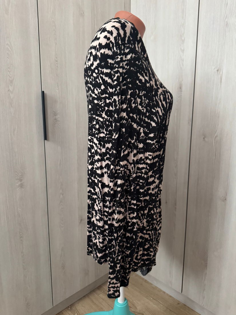 BLUZA DEOSEBITA ,MODEL FRONSAT ,VASCOZA, MARIME 48 EUROPEAN,20 UK