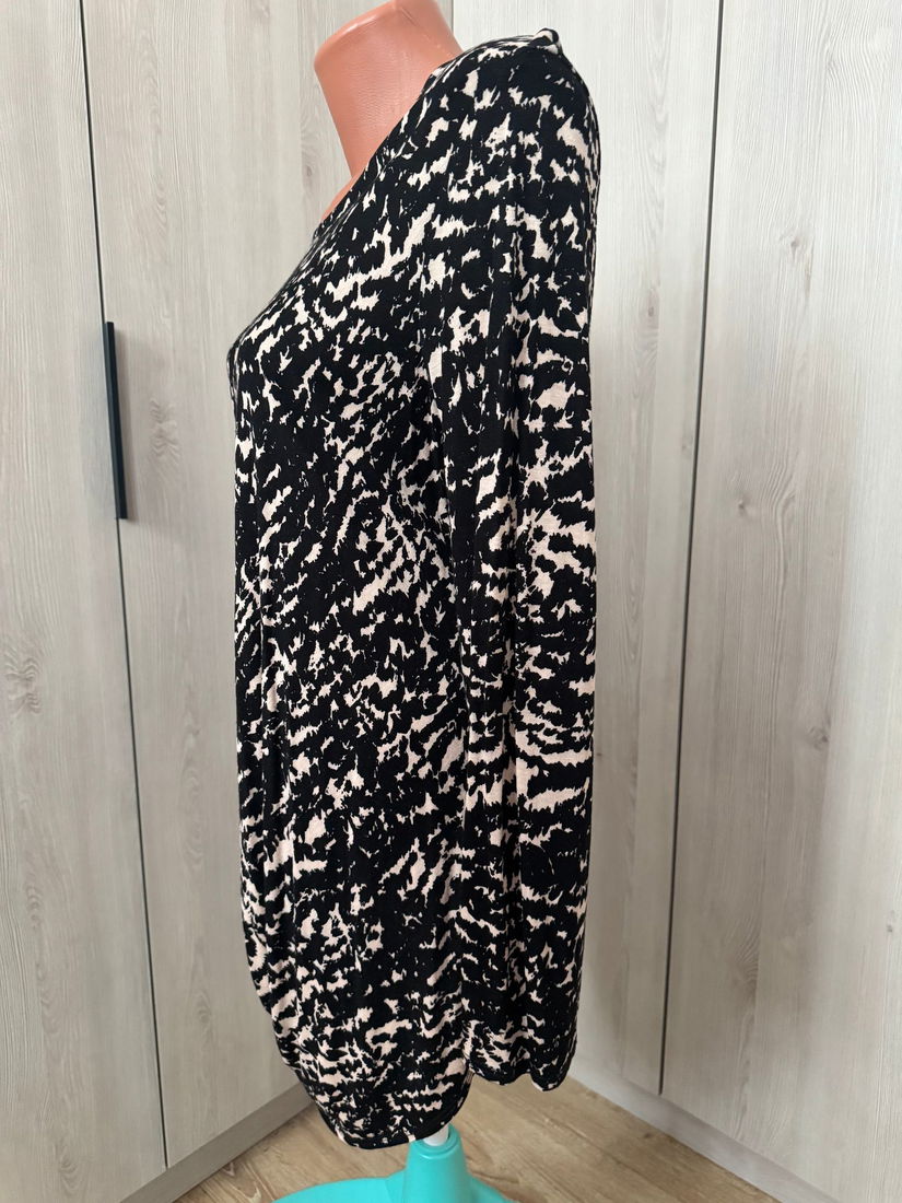 BLUZA DEOSEBITA ,MODEL FRONSAT ,VASCOZA, MARIME 48 EUROPEAN,20 UK