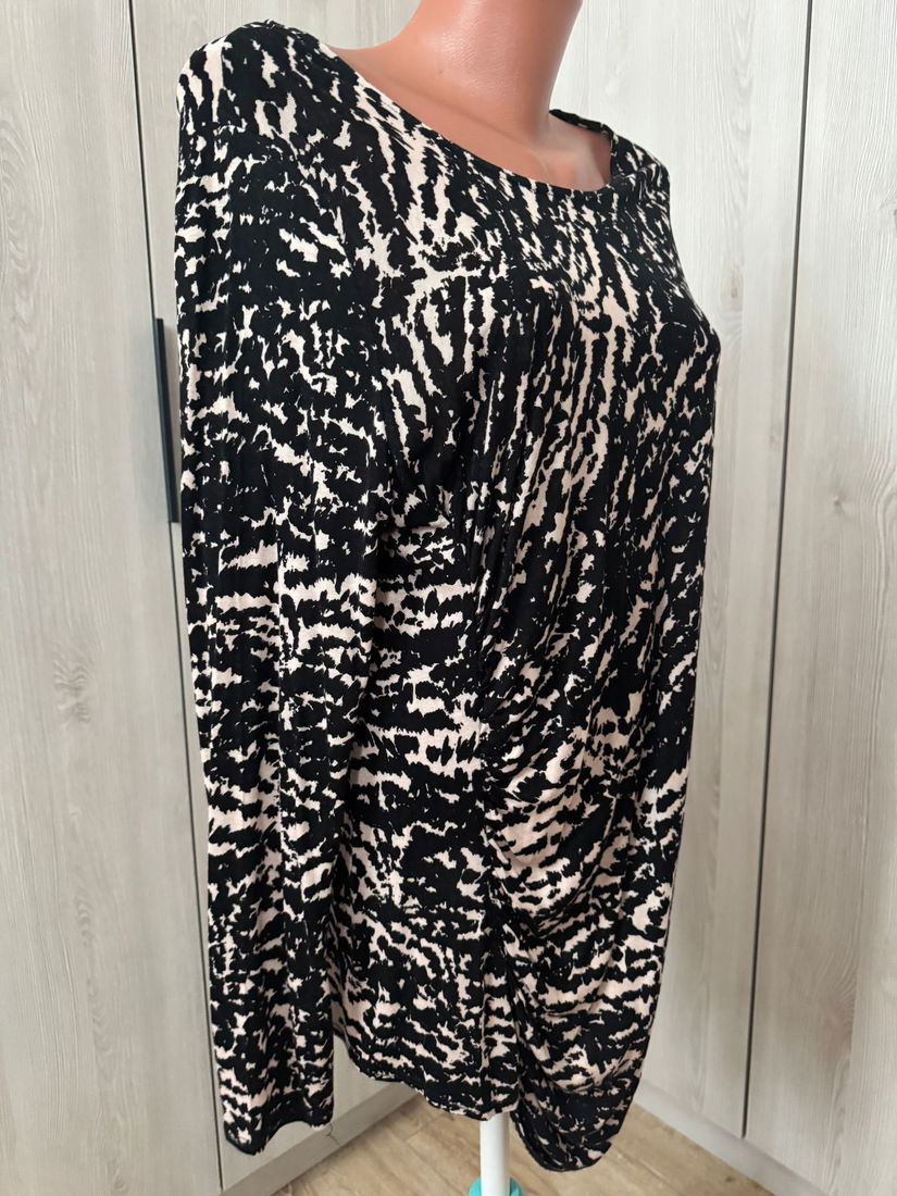 BLUZA DEOSEBITA ,MODEL FRONSAT ,VASCOZA, MARIME 48 EUROPEAN,20 UK