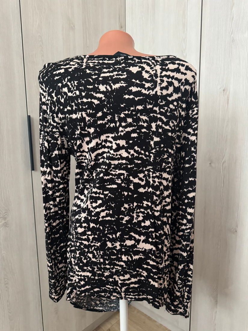 BLUZA DEOSEBITA ,MODEL FRONSAT ,VASCOZA, MARIME 48 EUROPEAN,20 UK