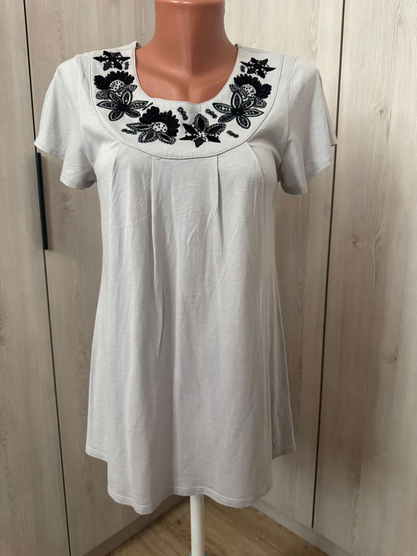 BLUZA/TRICOU  MARKS & SPENCER BRODAT MARIME 14