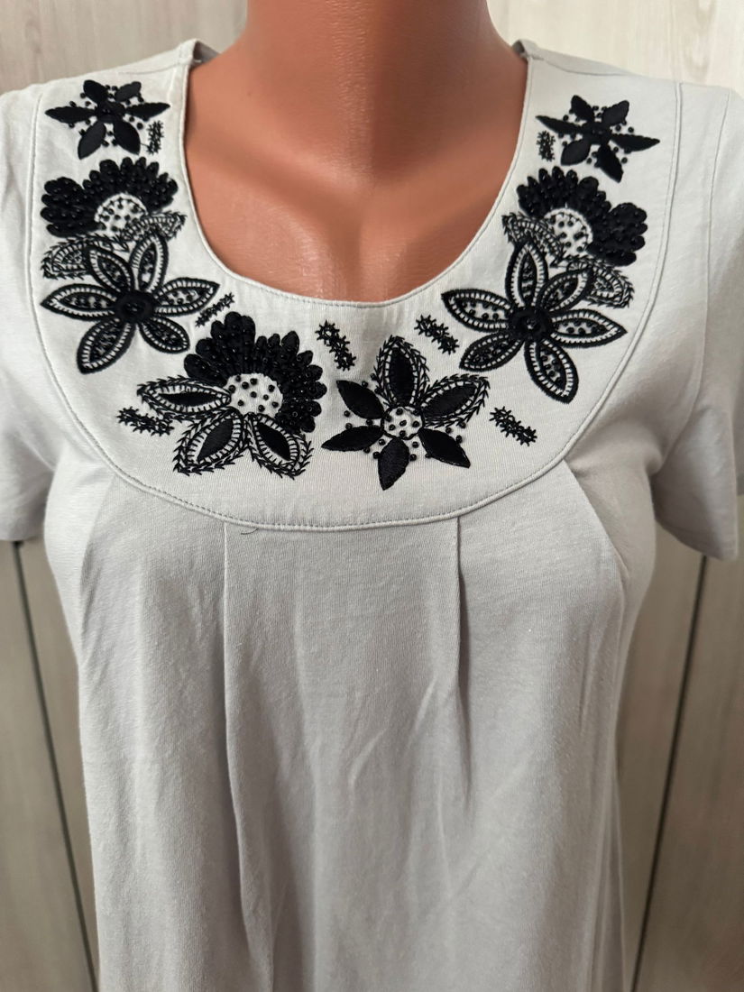 BLUZA/TRICOU  MARKS & SPENCER BRODAT MARIME 14