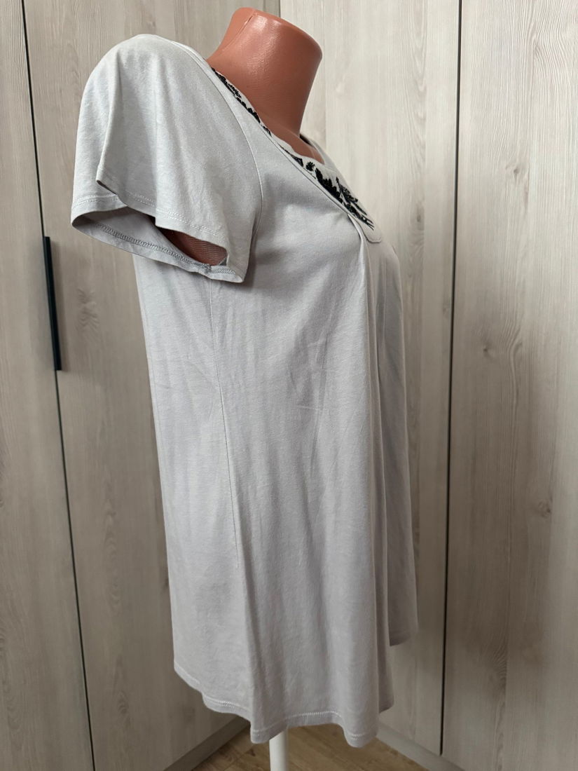 BLUZA/TRICOU  MARKS & SPENCER BRODAT MARIME 14