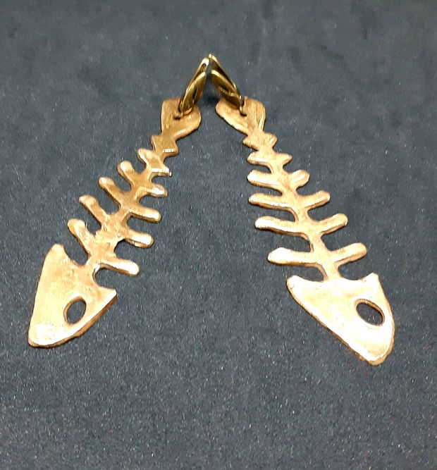 Cercei unicat, din bronz, in forma de schelete de pesti
