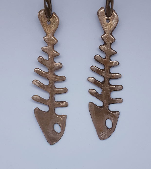 Cercei unicat, din bronz, in forma de schelete de pesti