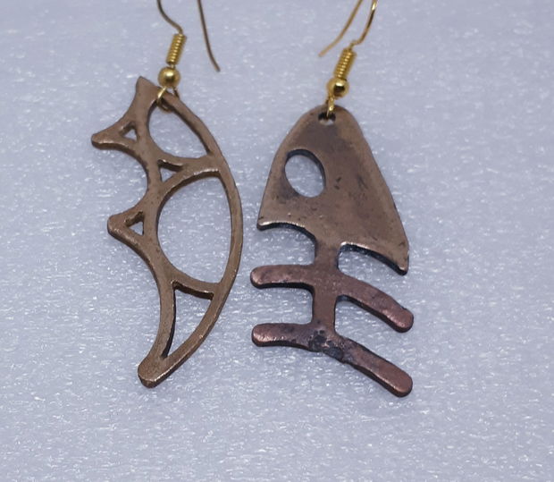 Cercei unicat, asimetrici, tribali, amulete din bronz