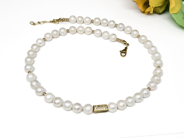 Colier alb /scoica sidefat si zirconiu/elegant de ocazie /auriu