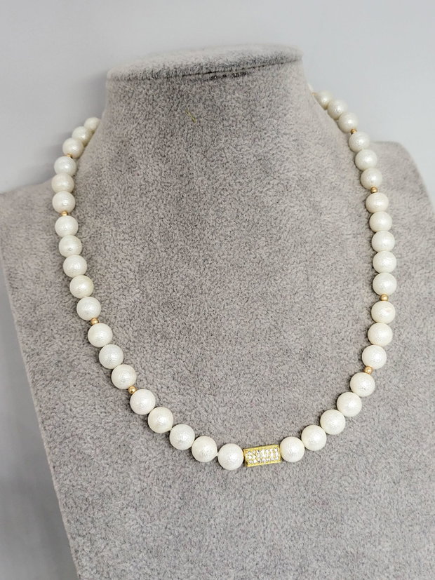 Colier alb /scoica sidefat si zirconiu/elegant de ocazie /auriu