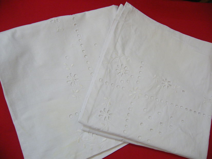 Set 2 huse cu broderie