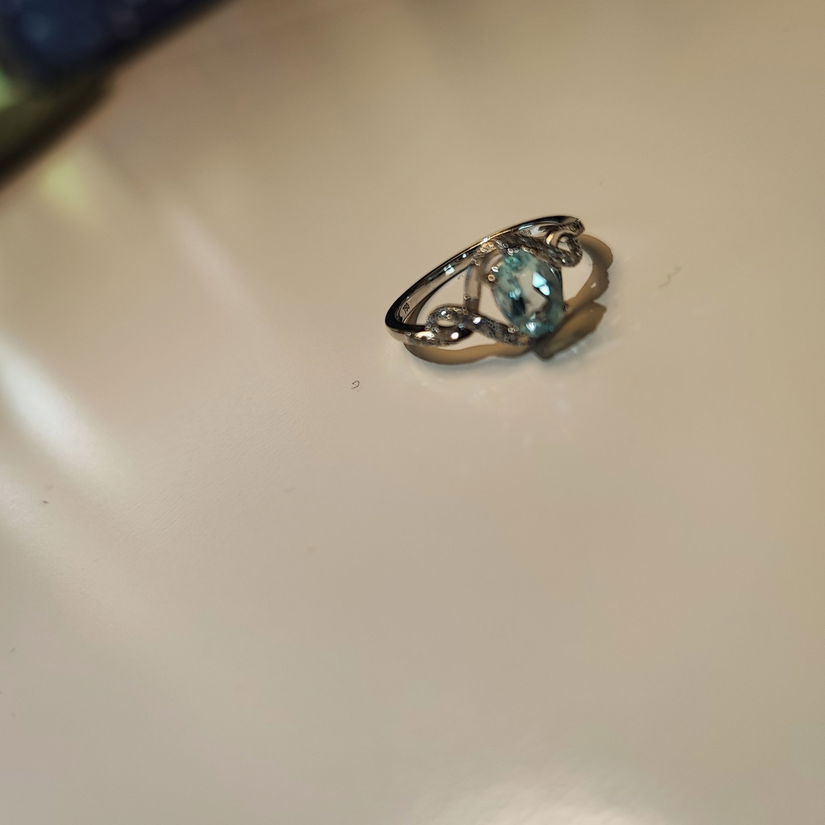 Inel aur alb cu piatra topaz și diamante cu certificat gemologic