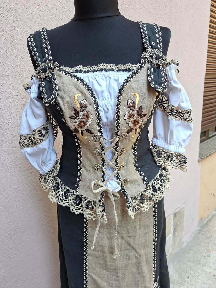 Nou-compleu rustic