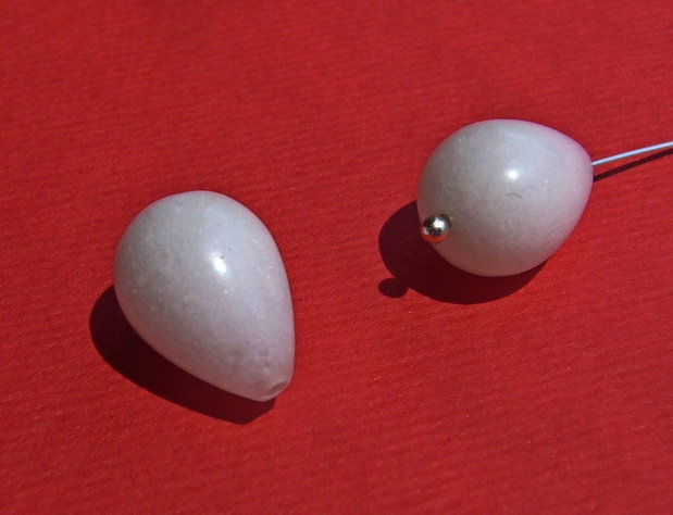 (2 bucati) Jad alb picatura aprox 10x14 mm