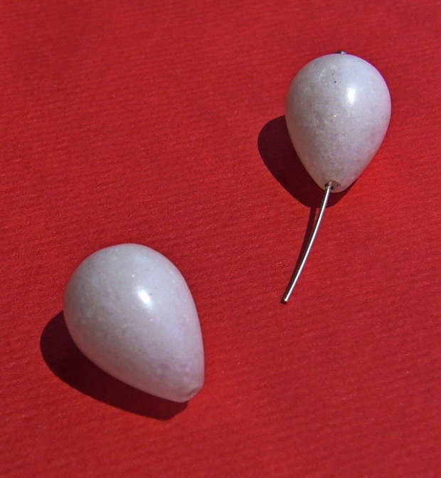 (2 bucati) Jad alb picatura aprox 10x14 mm