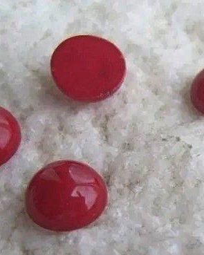 (2 bucati) Cabochon rosu din pasta de coral aprox 8x4 mm