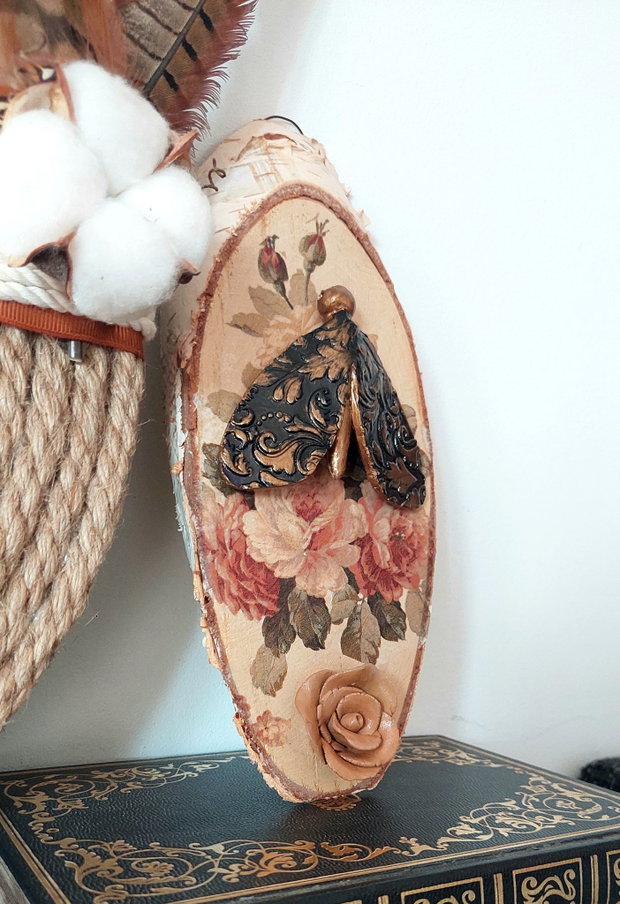 Deco moth