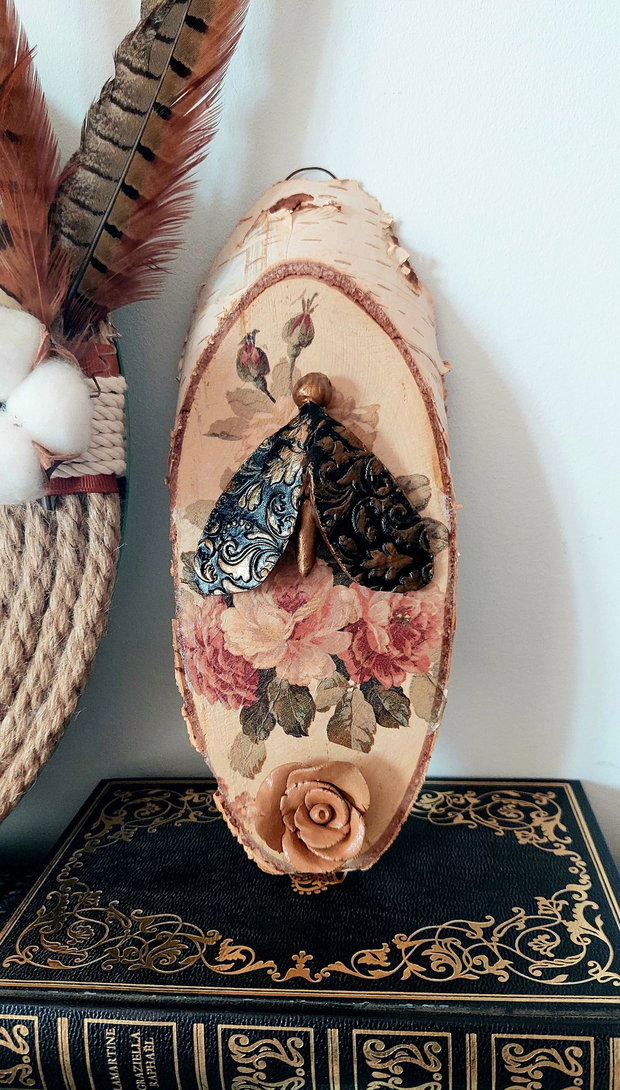 Deco moth