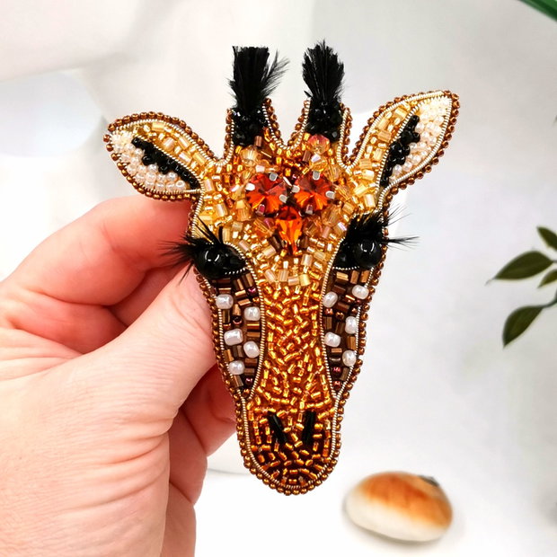 Rezervat Broșă Girafă - Privire de Safari