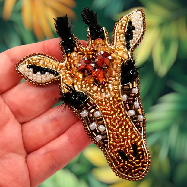 Rezervat Broșă Girafă - Privire de Safari