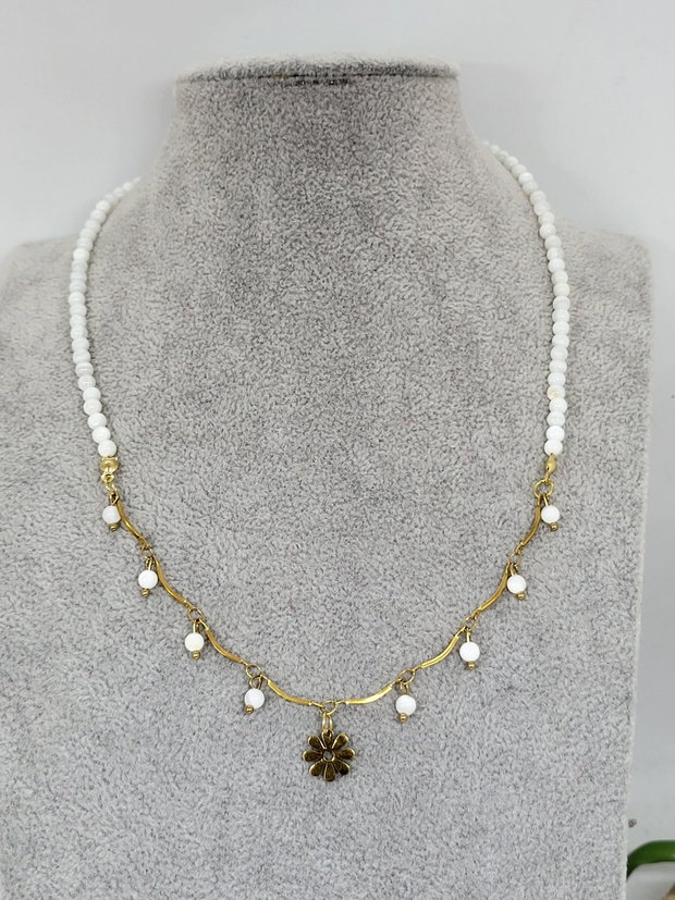 Colier floral alb /sidef