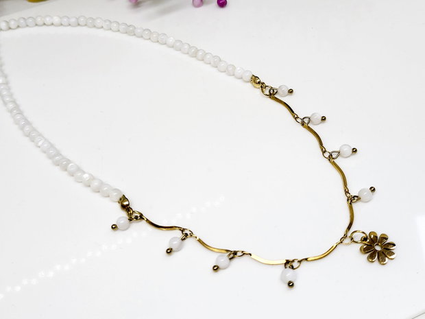 Colier floral alb /sidef