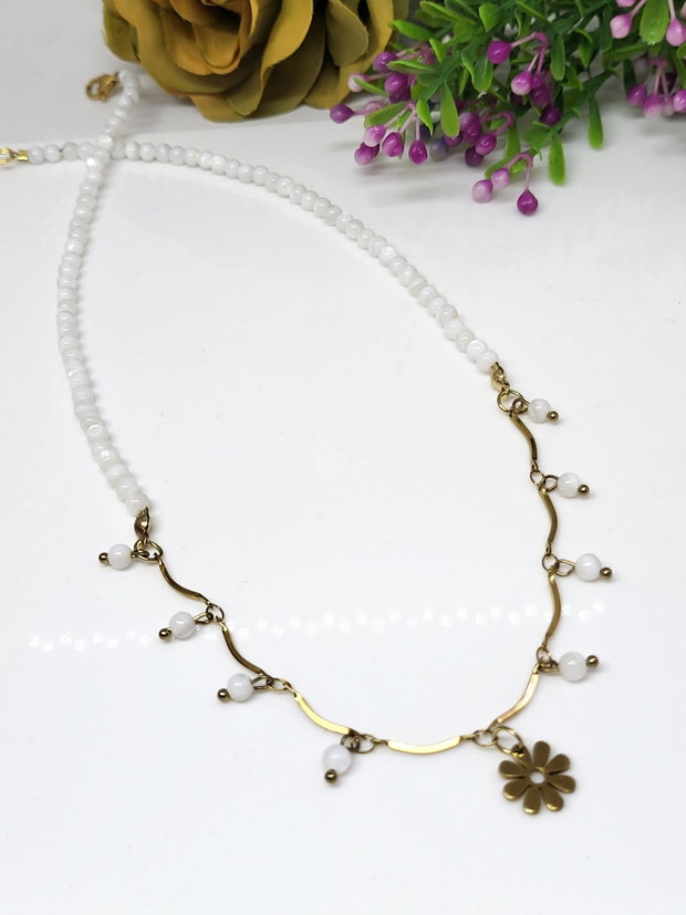 Colier floral alb /sidef