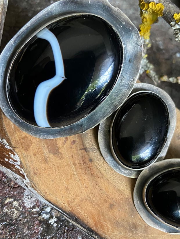 Cercei mari, cu tija, din argint 925 partial oxidat si onix