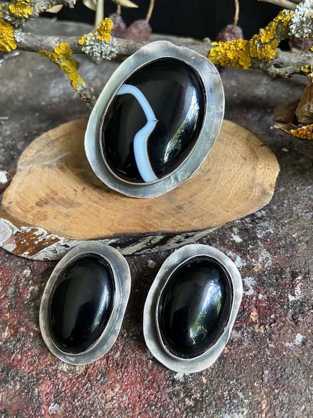 Cercei mari, cu tija, din argint 925 partial oxidat si onix