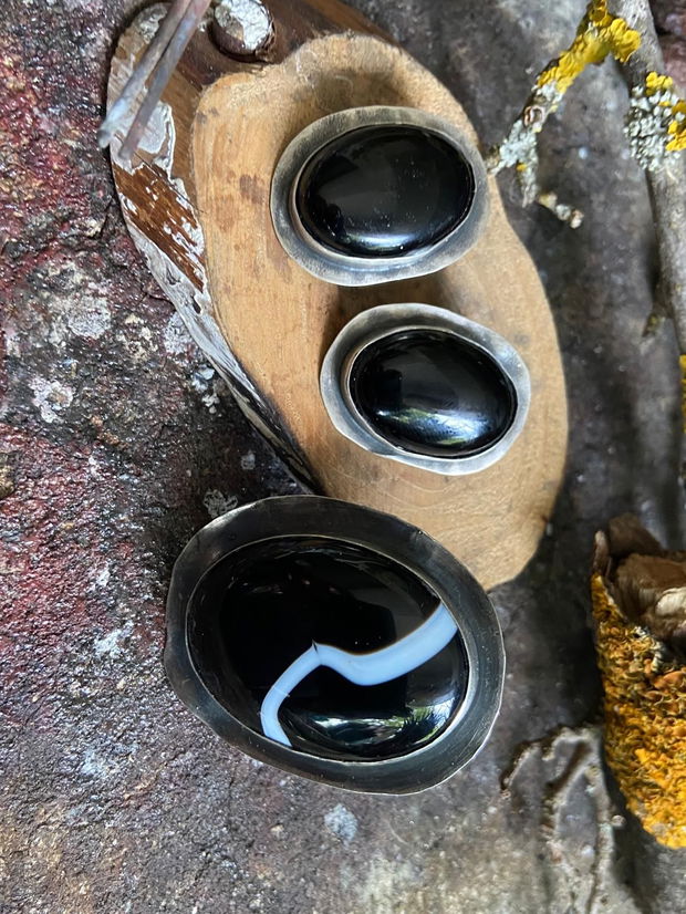 Cercei mari, cu tija, din argint 925 partial oxidat si onix