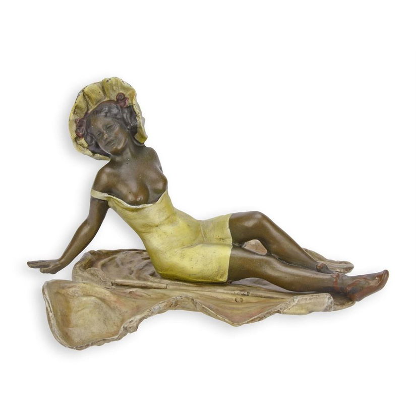 Doamna sezand- statueta din bronz pictat