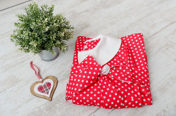 Rochie Camasa Rosie cu Buline si Guler Mare Rotund Alb