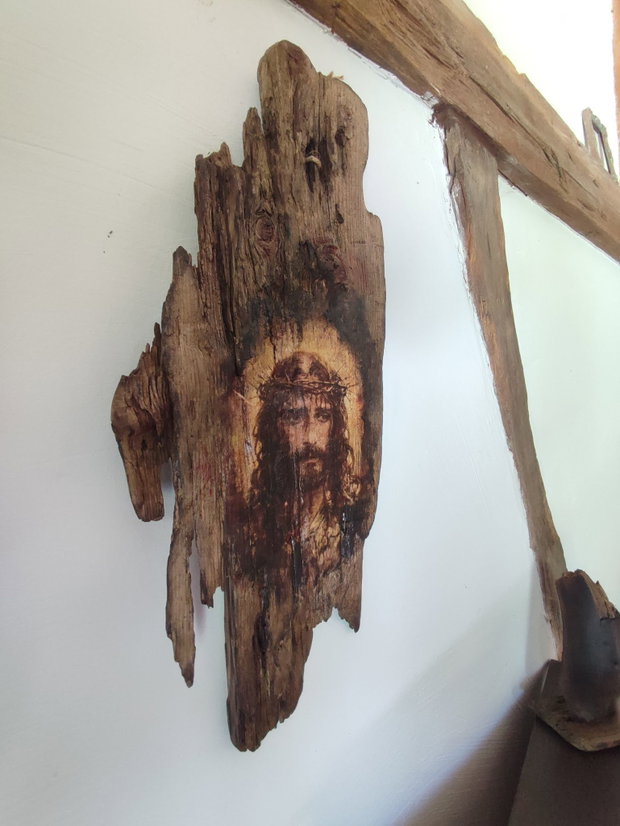 Icoană Rustică pe Lemn Reciclat -Artă cu Suflet