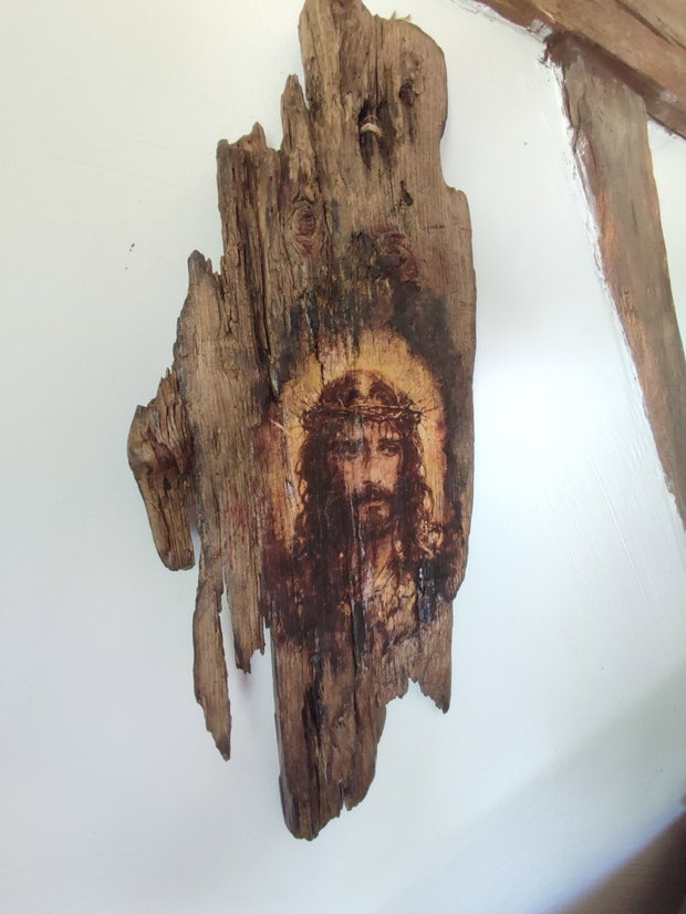 Icoană Rustică pe Lemn Reciclat -Artă cu Suflet