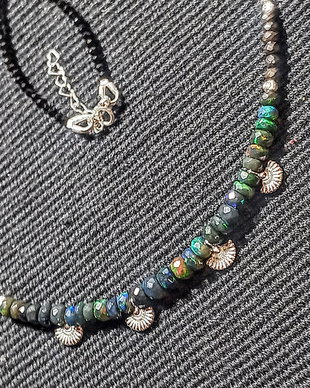 Colier argint opal de foc etiopian negru  fatetat spinel grafitat spinel negru 4 charmuri evantai argint minimalist boho chic trendy - Transport gratuit