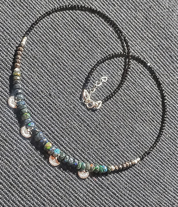 Colier argint opal de foc etiopian negru  fatetat spinel grafitat spinel negru 4 charmuri evantai argint minimalist boho chic trendy - Transport gratuit