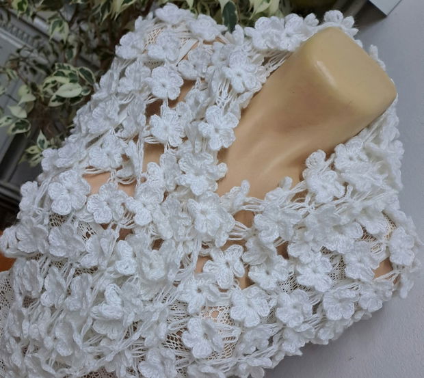 Șal croșetat 3D cu flori