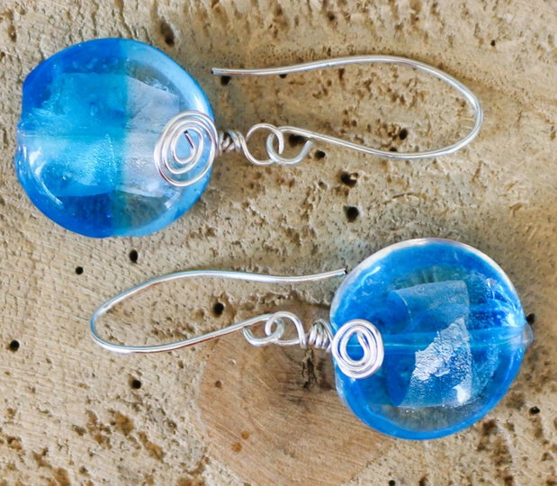 Cercei handmade din sarma si margele de murano cu foita de argint