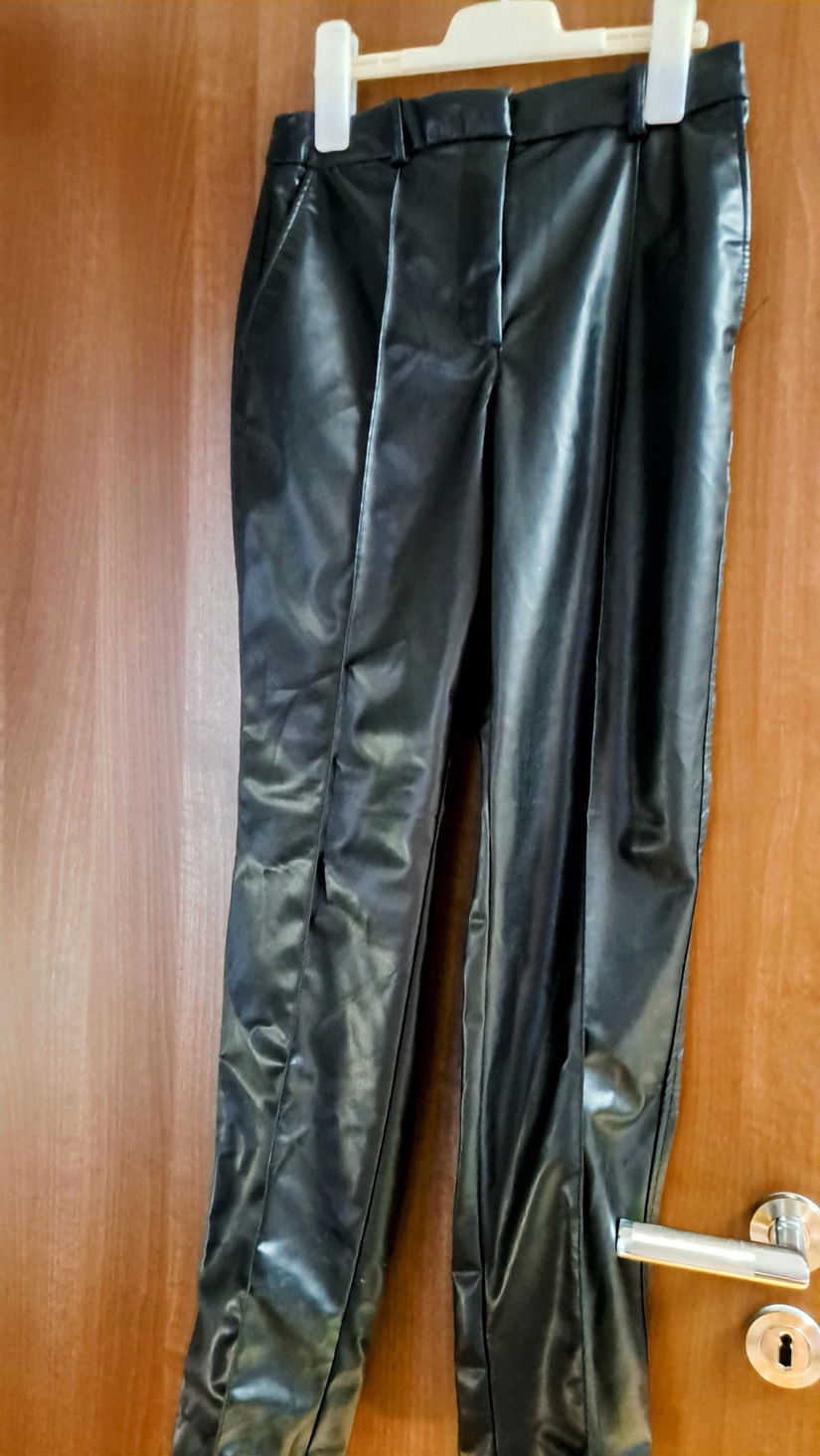 Pantaloni de piele, noi