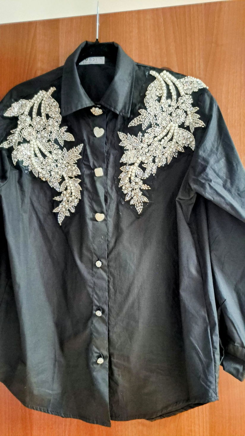 Bluza cu pietre