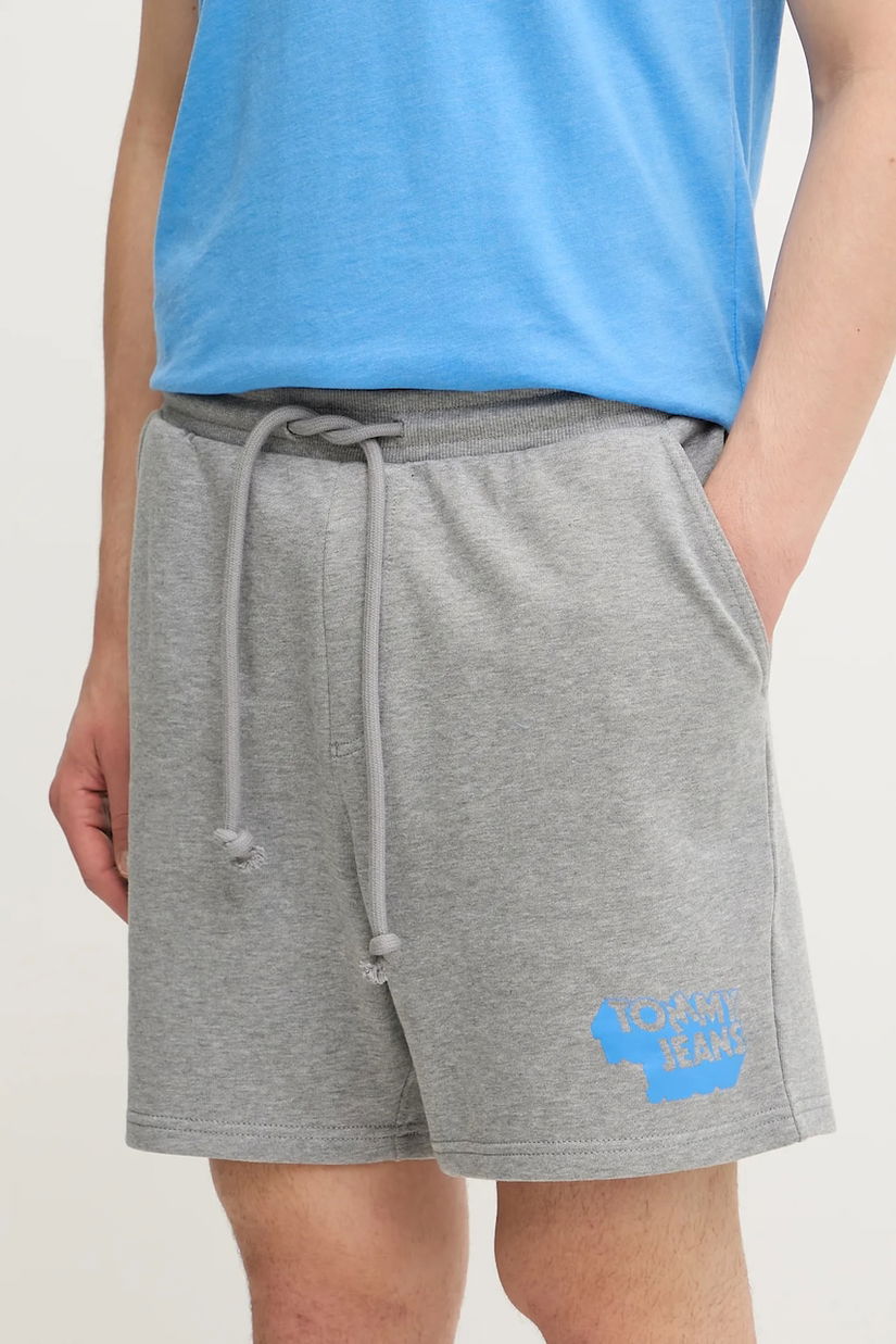 Tommy Jeans pantaloni scurți din bumbac culoarea gri, DM0DM21803
